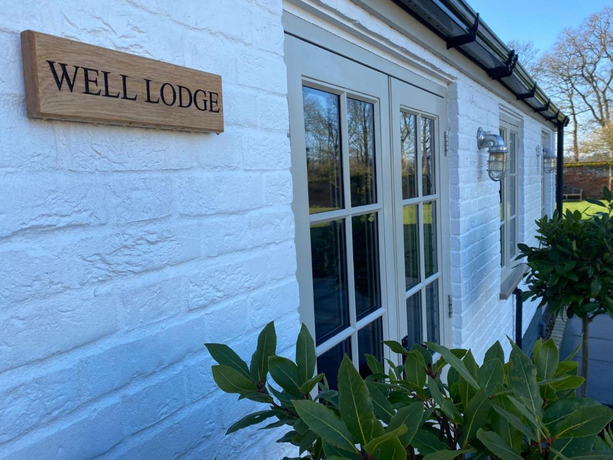 The Shepherds Huts & The Well Lodge At Ormesby Manor Ormesby Saint Michael Exterior foto